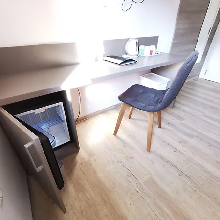 Ambrozic בית הארחה